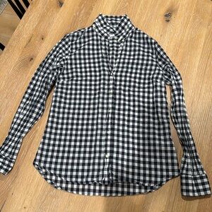 Gap women’s navy/white checkered cotton button down